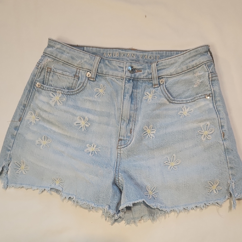 American Eagle Outfitters | Light Blue Floral Jean Shorts Sz 4